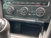 VOLKSWAGEN GOLF 2020 (69)