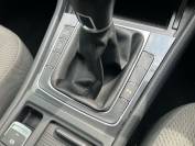 VOLKSWAGEN GOLF 2020 (69)