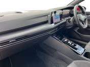 VOLKSWAGEN GOLF 2024 (24)