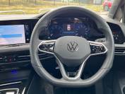 VOLKSWAGEN GOLF 2024 (24)