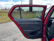 VOLKSWAGEN GOLF 2024 (24)