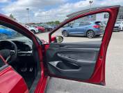 VOLKSWAGEN GOLF 2024 (24)