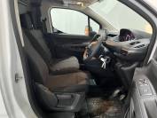 PEUGEOT PARTNER 2023 (72)