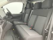VAUXHALL VIVARO 2025 (25)