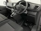 VAUXHALL VIVARO 2025 (25)