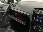 VOLKSWAGEN GOLF 2020 (20)