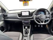 KIA STONIC 2024 (74)