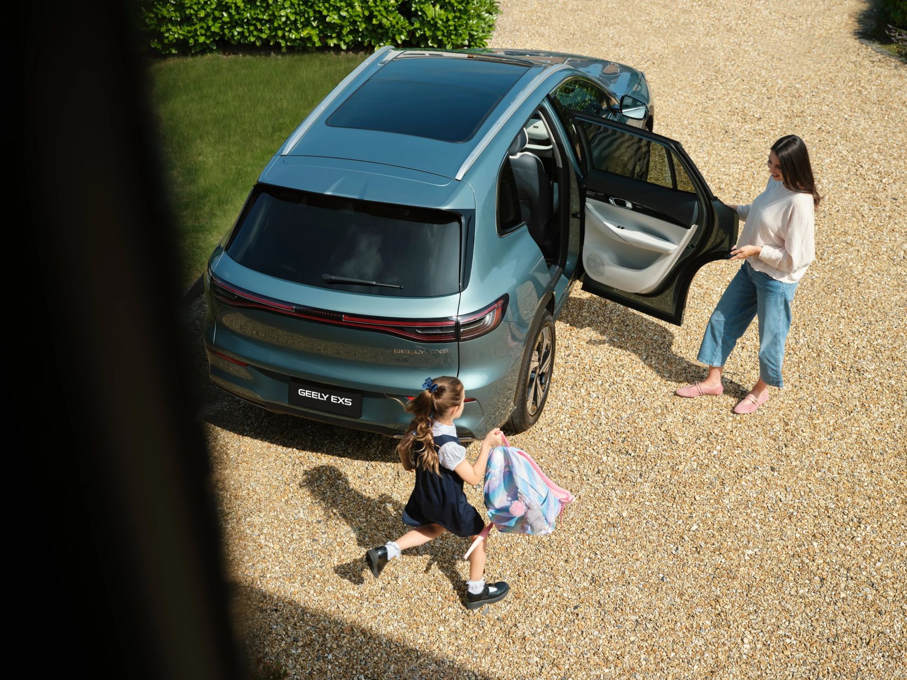 /uploads/geely-ex5-max-jade-green-family-lifestyle-high-rear-3qtr-large.jpg